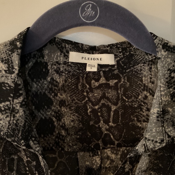 Pleione Snake Print top - Picture 2 of 3